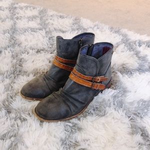 Black Roxy Ankle Booties